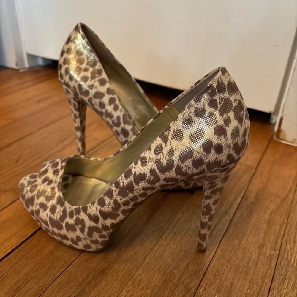 GUESS Leopard shoes 9M